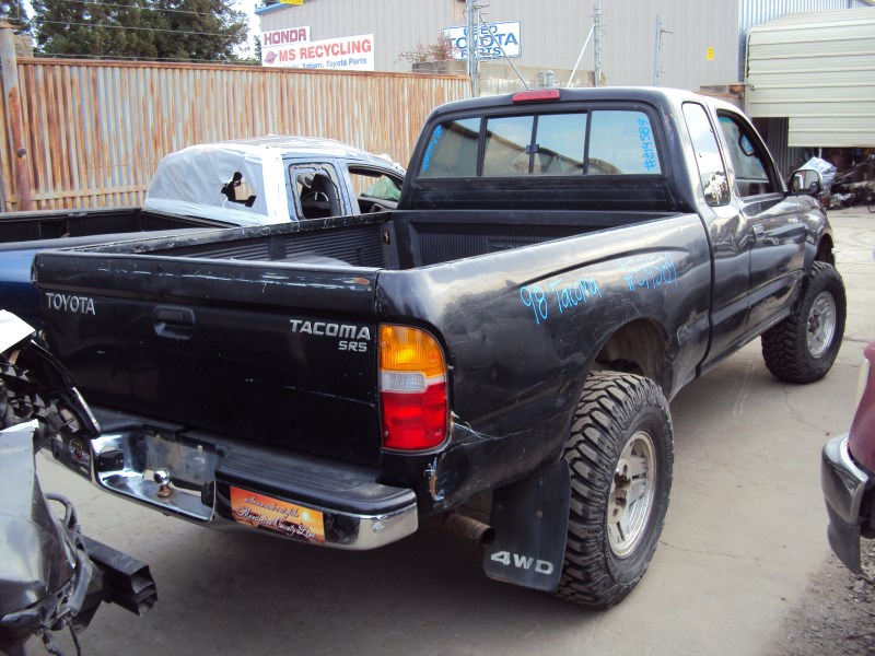 1998 TOYOTA XTRA CAB DLX MODEL 2.7L AT 4X4 COLOR BLACK Z14589