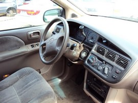 1998 TOYOTA SIENNA COLOR-GOLD STK# Z10093