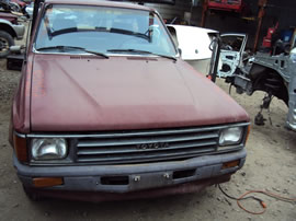 1987 TOYOTA PICK UP STD MODEL REGULAR CAB 2.4L CARBURETOR MT 2WD COLOR MAROON Z14612