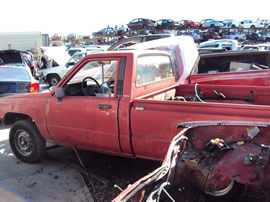 1985 TOYOTA PICK UP TRUCK REGULAR CAB STANDARD MODEL 2.4L CARBURETOR MT 4 SPEED 2WD COLOR RED Z14634