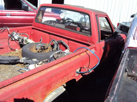 1985 TOYOTA PICK UP TRUCK REGULAR CAB STANDARD MODEL 2.4L CARBURETOR MT 4 SPEED 2WD COLOR RED Z14634