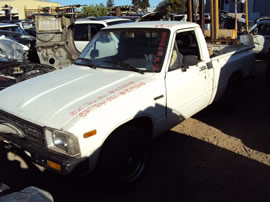 1982 TOYOTA PICK UP TRUCK REGULAR CAB STD MODEL 2.4L CARBURETOR MT 2WD 5 SPEED COLOR WHITE Z14648