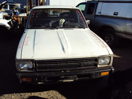 1982 TOYOTA PICK UP TRUCK REGULAR CAB STD MODEL 2.4L CARBURETOR MT 2WD 5 SPEED COLOR WHITE Z14648