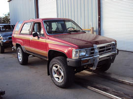 1986 TOYOTA 4 RUNNER 2 DOOR DELUXE MODEL 2.4L EFI AT 4X4 WITH MANUAL LOCKING HUBS COLOR RED STK Z13411