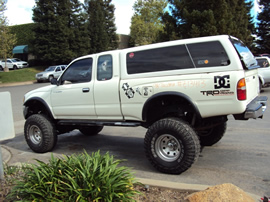 1998 TOYOTA TACOMA XTRA CAB DELUXE MODEL WITH TRD PACKAGE 3.4L V6 MT 4X4 WITH REAR DIFF LOCK COLOR WHITE STK Z13413