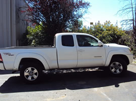 2005 TOYOTA TACOMA XTRA CAB PRE RUNNER SR5 WITH TRD PACKAGE 4.0L V6 AT 2WD COLOR WHITE Z14674