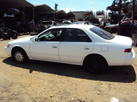 1998 TOYOTA CAMRY 4 DOOR SEDAN LE MODEL 2.2L AT FWD COLOR WHITE Z14695