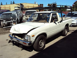 1981 TOYOTA PICK UP TRUCK REGULAR CAB 2.4L CARBURETOR MT 5SPEED 2WD COLOR WHITE Z13465