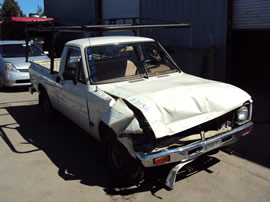 1981 TOYOTA PICK UP TRUCK REGULAR CAB 2.4L CARBURETOR MT 5SPEED 2WD COLOR WHITE Z13465