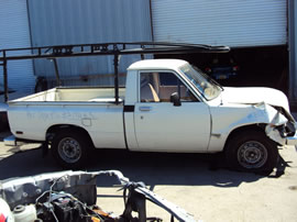 1981 TOYOTA PICK UP TRUCK REGULAR CAB 2.4L CARBURETOR MT 5SPEED 2WD COLOR WHITE Z13465
