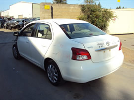 2009 TOYOTA YARIS 4 DOOR SEDAN 1.5L AT FWD COLOR WHITE  Z13469