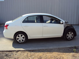 2009 TOYOTA YARIS 4 DOOR SEDAN 1.5L AT FWD COLOR WHITE  Z13469