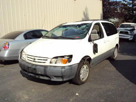 2002 TOYOTA SIENNA VAN CE MODEL 3.0L V6 AT FWD COLOR WHITE Z13482