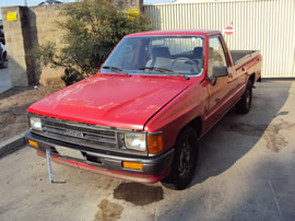 1987 TOYOTA PICK UP TRUCK REGULAR CAB STANDARD MODEL 2.4L CARBURETOR MT 5 SPEED 2WD COLOR RED Z13489