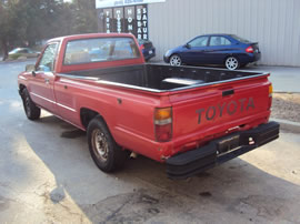 1987 TOYOTA PICK UP TRUCK REGULAR CAB STANDARD MODEL 2.4L CARBURETOR MT 5 SPEED 2WD COLOR RED Z13489