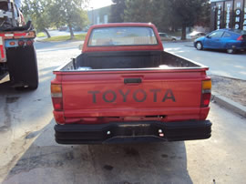 1987 TOYOTA PICK UP TRUCK REGULAR CAB STANDARD MODEL 2.4L CARBURETOR MT 5 SPEED 2WD COLOR RED Z13489