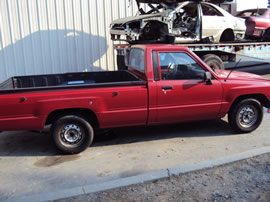 1987 TOYOTA PICK UP TRUCK REGULAR CAB STANDARD MODEL 2.4L CARBURETOR MT 5 SPEED 2WD COLOR RED Z13489