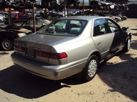 1998 TOYOTA CAMRY 4 DOOR SEDAN LE MODEL 2.2L FEDERAL  EMISSIONS AT FWD COLOR SILVER Z14736