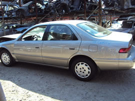 1998 TOYOTA CAMRY 4 DOOR SEDAN LE MODEL 2.2L FEDERAL  EMISSIONS AT FWD COLOR SILVER Z14736