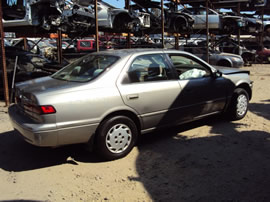 1998 TOYOTA CAMRY 4 DOOR SEDAN LE MODEL 2.2L FEDERAL  EMISSIONS AT FWD COLOR SILVER Z14736