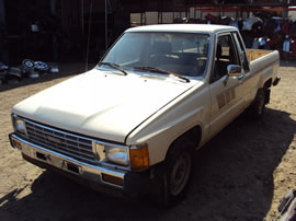 1985 TOYOTA PICK UP TRUCK XTRA CAB DLX MODEL 2.4L CARBURETOR MT 5 SPEED 2WD COLOR BEIGE Z14737