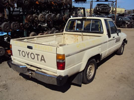1985 TOYOTA PICK UP TRUCK XTRA CAB DLX MODEL 2.4L CARBURETOR MT 5 SPEED 2WD COLOR BEIGE Z14737