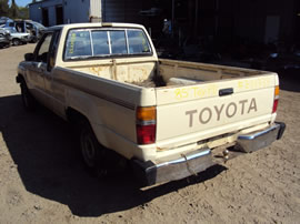 1985 TOYOTA PICK UP TRUCK XTRA CAB DLX MODEL 2.4L CARBURETOR MT 5 SPEED 2WD COLOR BEIGE Z14737