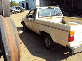 1985 TOYOTA PICK UP TRUCK XTRA CAB DLX MODEL 2.4L CARBURETOR MT 5 SPEED 2WD COLOR BEIGE Z14737