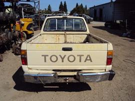 1985 TOYOTA PICK UP TRUCK XTRA CAB DLX MODEL 2.4L CARBURETOR MT 5 SPEED 2WD COLOR BEIGE Z14737
