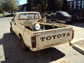 1983 TOYOTA PICK UP TRUCK STANDARD MODEL REGULAR CAB 2.4L CARBURETOR MT 2WD COLOR TAN Z13520