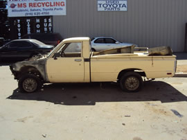 1983 TOYOTA PICK UP TRUCK STANDARD MODEL REGULAR CAB 2.4L CARBURETOR MT 2WD COLOR TAN Z13520