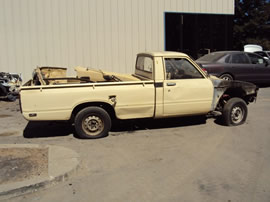 1983 TOYOTA PICK UP TRUCK STANDARD MODEL REGULAR CAB 2.4L CARBURETOR MT 2WD COLOR TAN Z13520