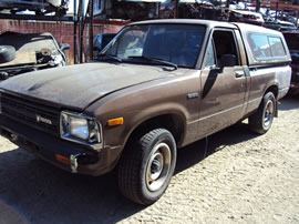 1983 TOYOTA PICK UP HI LUX REGULAR CAB SR5 MODEL 2.4L CARBURETOR MT 5 SPEED 2WD COLOR BROWN Z14745