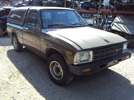 1983 TOYOTA PICK UP HI LUX REGULAR CAB SR5 MODEL 2.4L CARBURETOR MT 5 SPEED 2WD COLOR BROWN Z14745