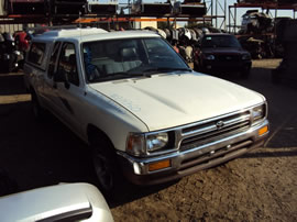 1993 TOYOTA PICK UP TRUCK XTRA CAB DLX MODEL 2.4L EFI MT 5 SPEED 2WD COLOR WHITE Z14760