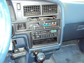 1993 TOYOTA PICK UP TRUCK XTRA CAB DLX MODEL 2.4L EFI MT 5 SPEED 2WD COLOR WHITE Z14760