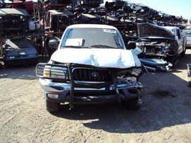 2001 TOYOTA TACOMA DOUBLE CAB LX SR5 MODEL WITH TRD PACKAGE 3.4L V6 AT 4X4 W ELECTRIC LOCKER COLOR WHITE Z14761