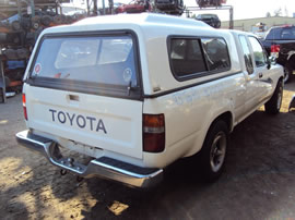 1993 TOYOTA PICK UP TRUCK XTRA CAB DLX MODEL 2.4L EFI MT 5 SPEED 2WD COLOR WHITE  Z14764