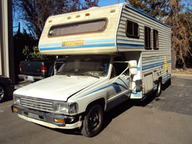 1985 TOYOTA PICK UP MOBILE HOME REGULAR CAB DLX MODEL 2.4L EFI AT 2WD COLOR WHITE Z13541