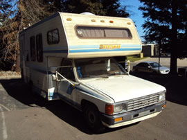 1985 TOYOTA PICK UP MOBILE HOME REGULAR CAB DLX MODEL 2.4L EFI AT 2WD COLOR WHITE Z13541