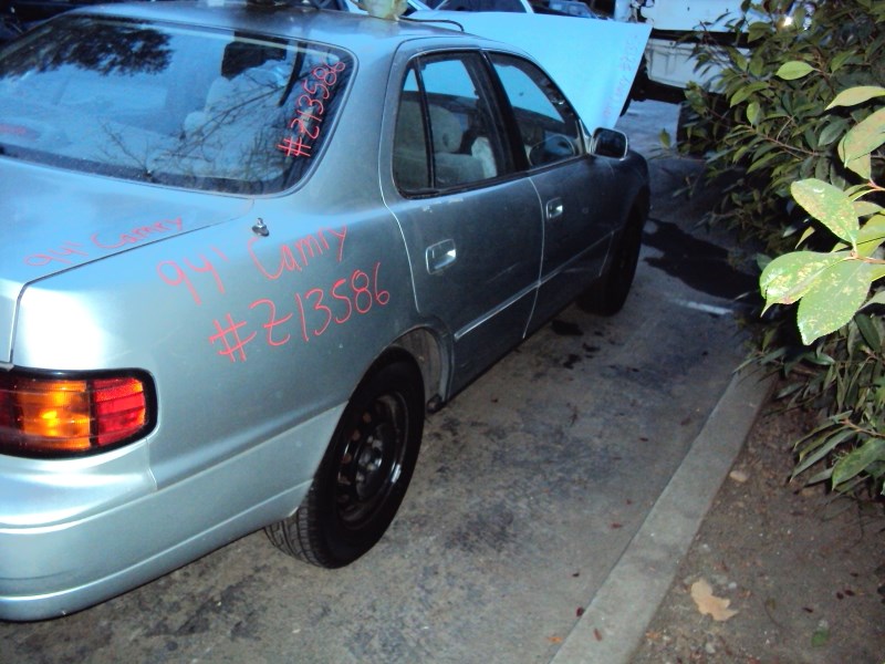 1994 TOYOTA CAMRY 4 DOOR SEDAN LE MODEL 2.2L AT FWD COLOR SILVER Z13586