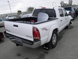 2005 TOYOTA TACOMA 4 DOOR CREW CAB TRD SR5 4.0L AT 4X4 COLOR WHITE  STK Z12252