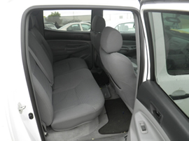 2005 TOYOTA TACOMA 4 DOOR CREW CAB TRD SR5 4.0L AT 4X4 COLOR WHITE  STK Z12252