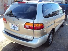 2000 TOYOTA SIENNA V6, AUTOMATIC TRANSMISSION, XLE LEATHER, COLOR- GOLD STK # Z10096