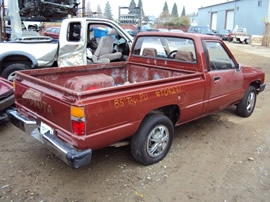 1985 TOYOTA 2X4 TRUCK,, 4CYL ENGINE,  5 SPEED TRANSMISSION, STK: T09271
