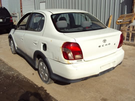 2002 TOYOTA ECHO 5 SPEED, 4 CYL. WHITE. STK# Z10072