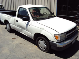 1999 TOYOTA TACOMA COLOR-WHITE , STK# T10300