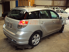 2005 TOYOTA MATRIX XR 18L ENGINE, AUTOMATIC FWD TRANSMISSION, COLOR SILVER, STK # Z11183