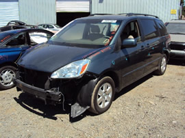 2004 TOYOTA SIENNA, COLOR GREEN, STK # Z11192