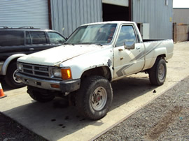 1988 TOYOTA TRUCK REGULAR CAB 2.4L FUEL INJECTION MT 4X4 COLOR WHITE STK Z12245